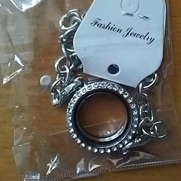 Bracelets - Picture 2 of 4